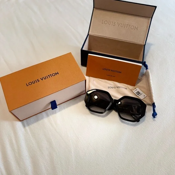 Louis Vuitton Black Hexagonal Oversized Sunglasses - Picture 1 of 7